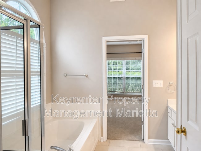 Building Photo - 2220 Rosemoore Walk NE