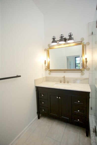 Building Photo - 2119 Hyperion Ave