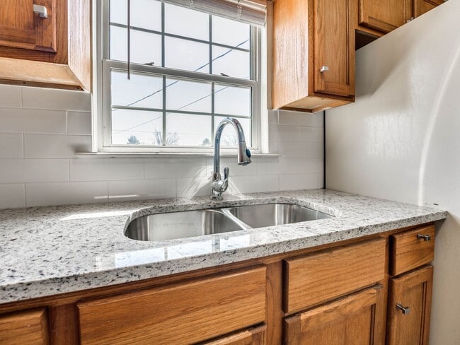 Building Photo - 2 Bedroom, 1 Bath Home in Shawnee!