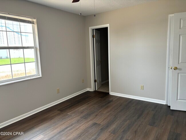 Building Photo - 3936 Long John Dr