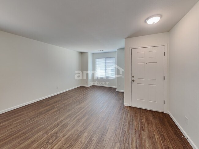 Building Photo - 13158 W Clarendon Ave