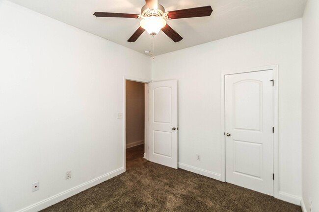 Building Photo - 334 High Meadows Pl