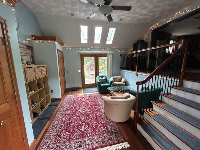 Building Photo - 119 Briarwood Dr