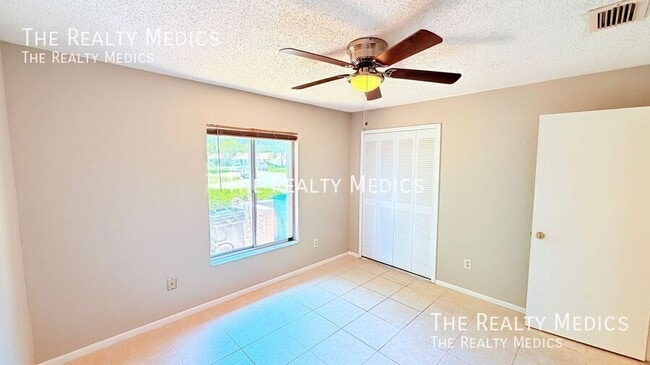 Building Photo - 124 Clear Lake Cir
