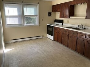 Building Photo - 35 Armory St