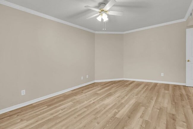 Building Photo - 1850 Montclair Dr