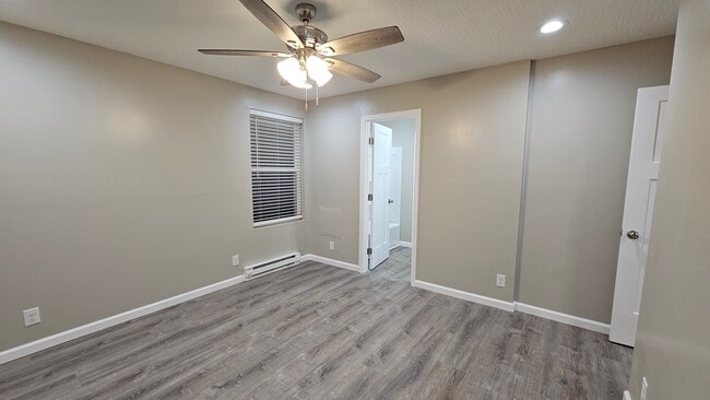 Building Photo - 715 W 8th St