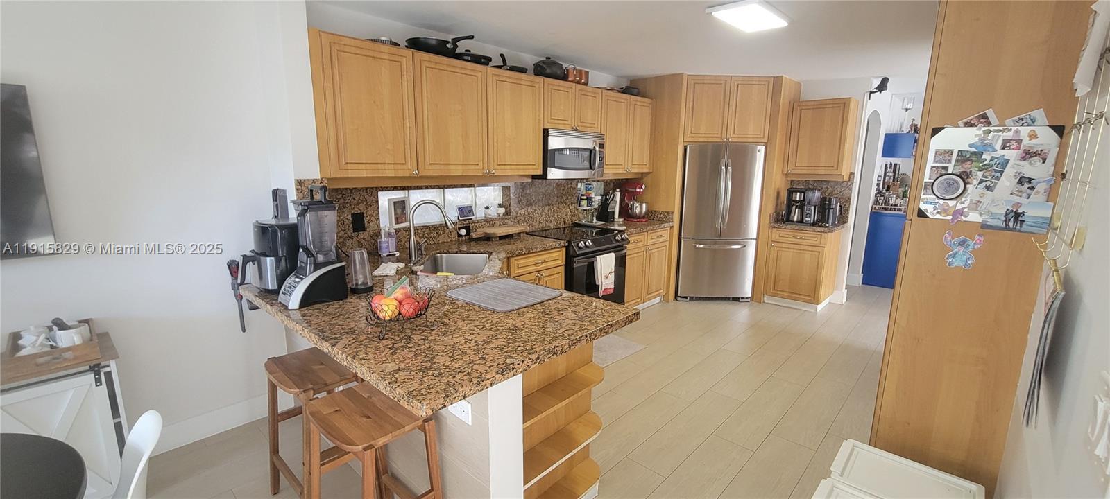 Building Photo - 1055 Yellow Birch Ter