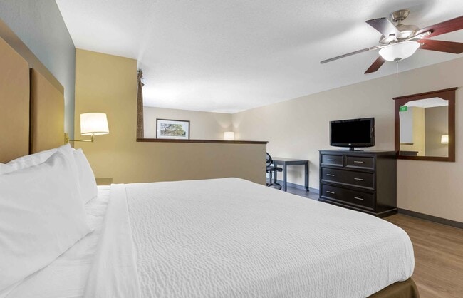 Building Photo - Furnished Studio-Chicago - O'Hare - North