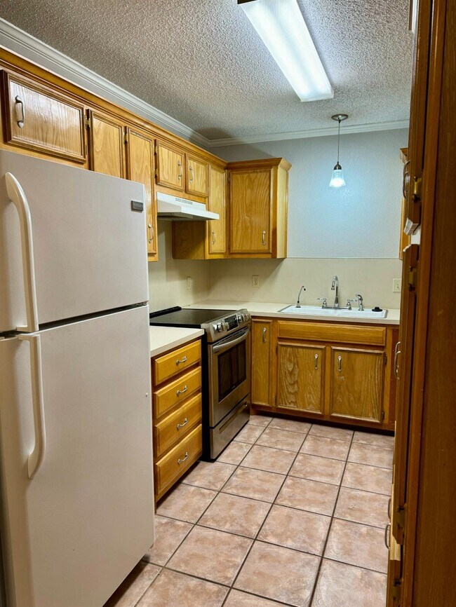 Building Photo - 8202 Raleigh Ave