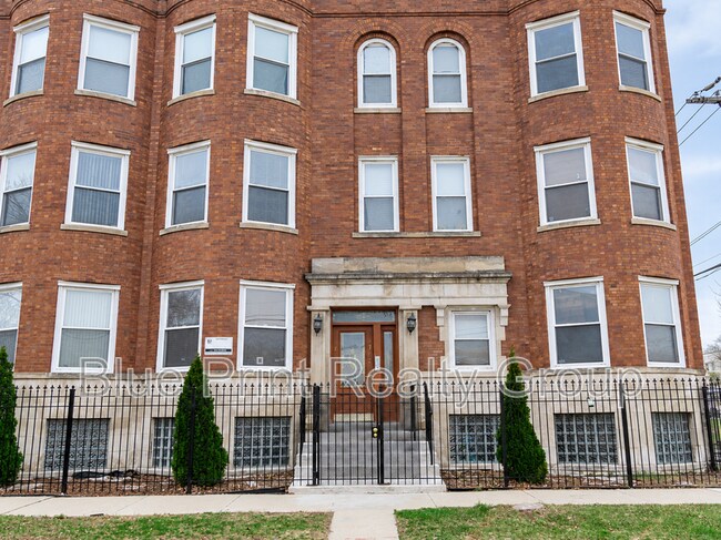 Building Photo - 4712 S St Lawrence Ave