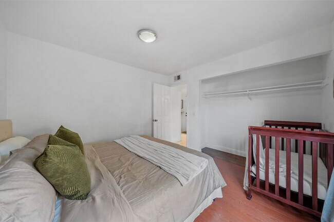 Building Photo - 2304 E 14th St