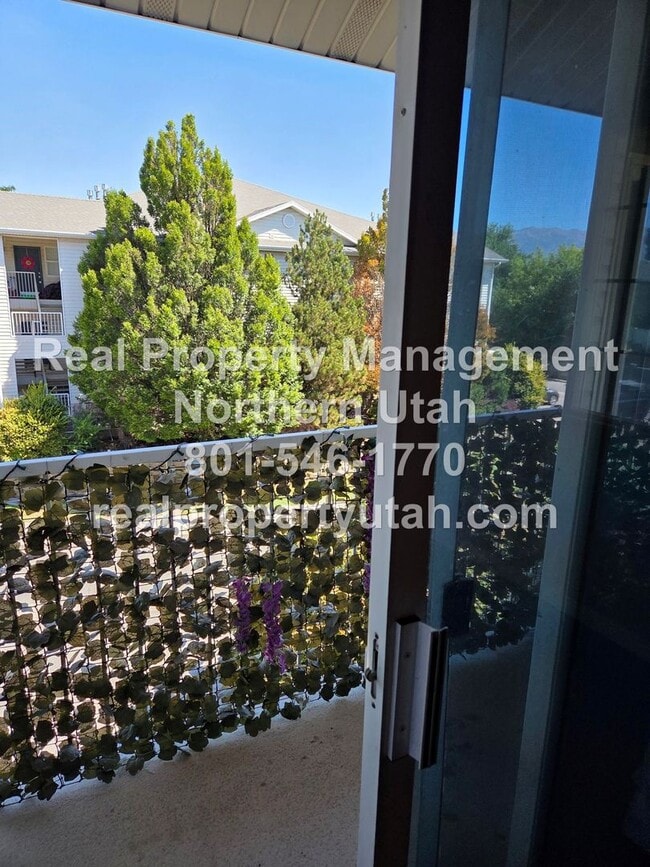 Building Photo - 2 Bed 2 Bath Condo in Clearfield Now Available!