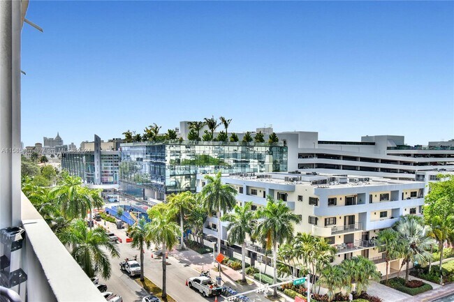 Building Photo - 1331 Lincoln Rd