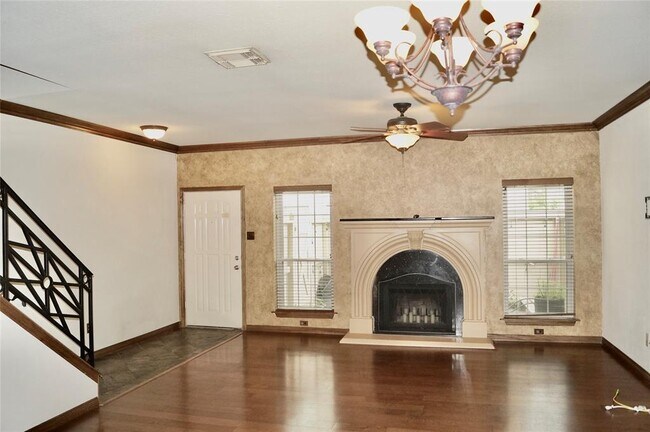 Building Photo - 3018 Holly Hall St