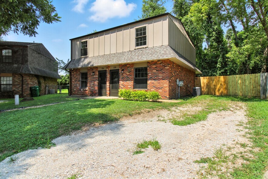 Building Photo - 13 Miller Park Rd