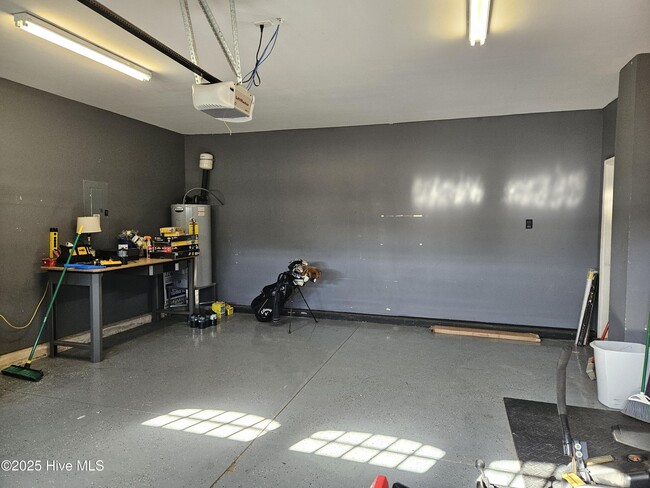 Building Photo - 609 Winfall Dr