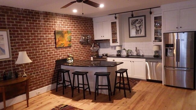 Building Photo - 2-32A Mason Ave