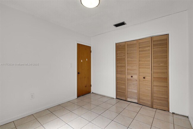 Building Photo - 6732 SW 15th St