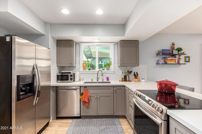 Building Photo - 3809 W Cholla St