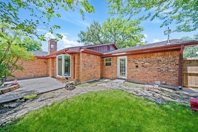 Building Photo - 5123 Shady Oaks Ln