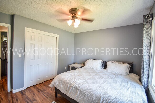Building Photo - 2 Bedroom 2 Bath Home in Des Moines