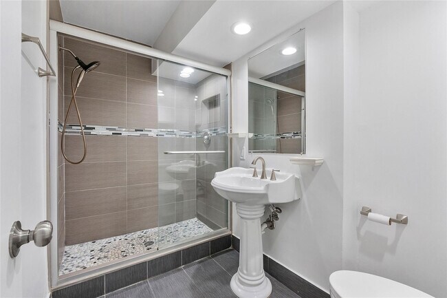 Building Photo - 2175 NE 56th St