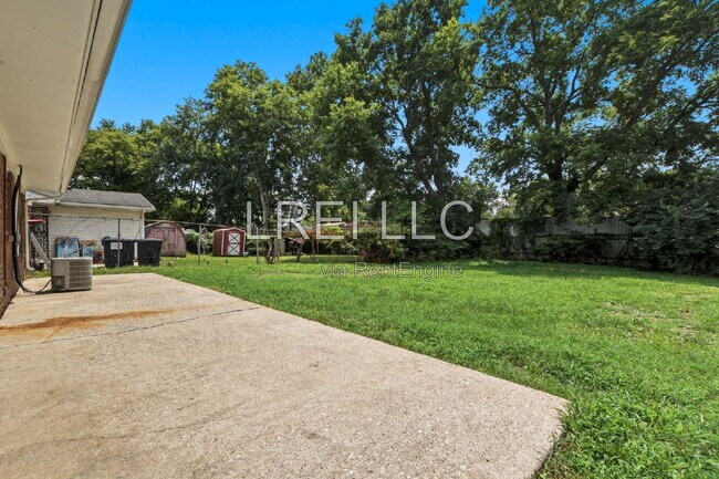 Building Photo - 5202 Rural Way