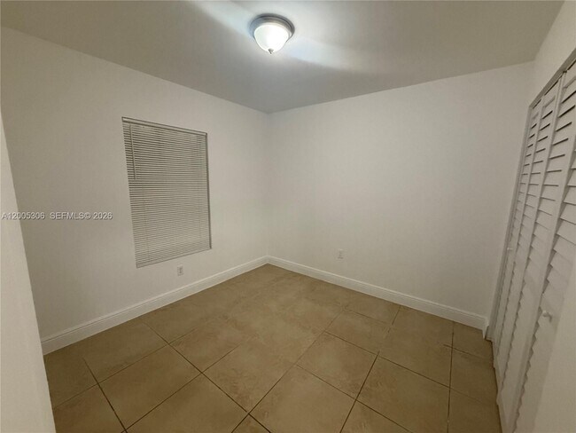 Building Photo - 1565 NW 47th St