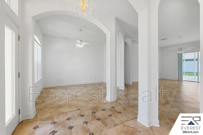 Building Photo - 13 Sleigh Bell Pl