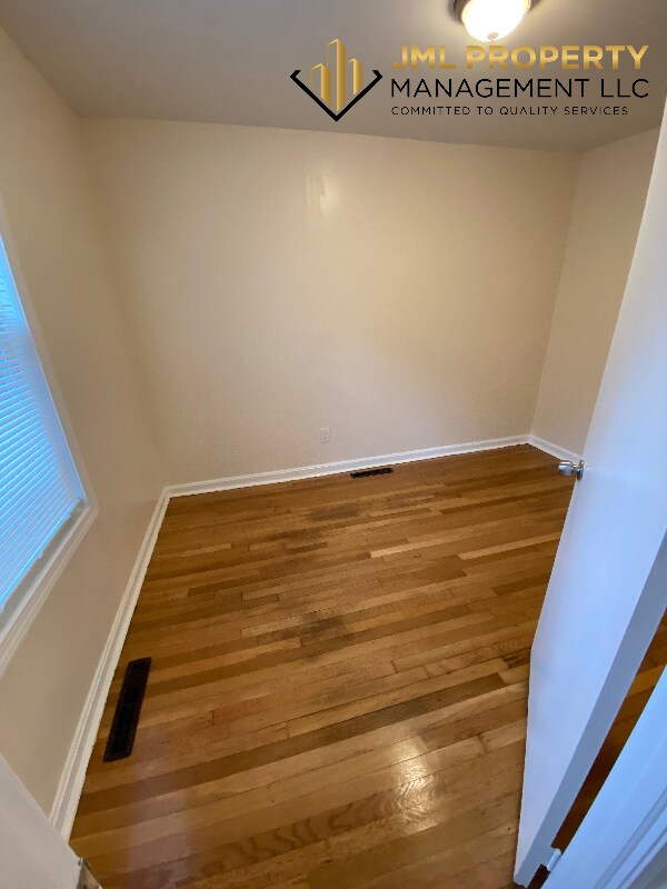 Building Photo - 47 Bogle St