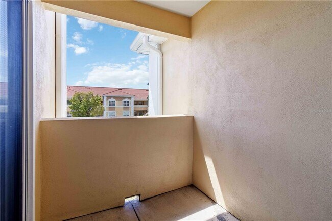 Building Photo - 1020 Villagio Cir