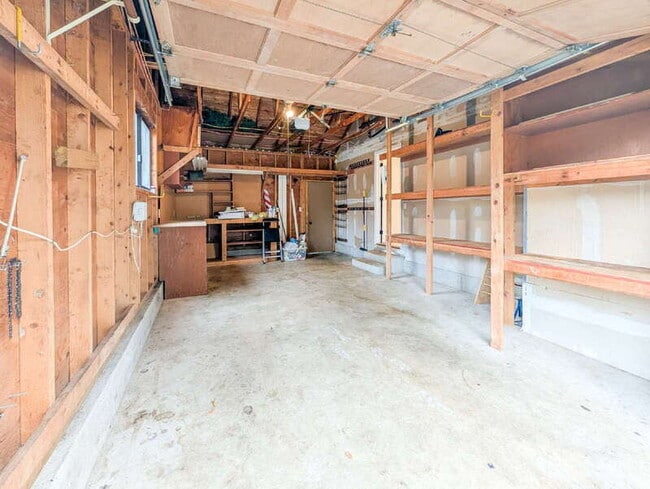 Building Photo - 115 E Jonathan Rd