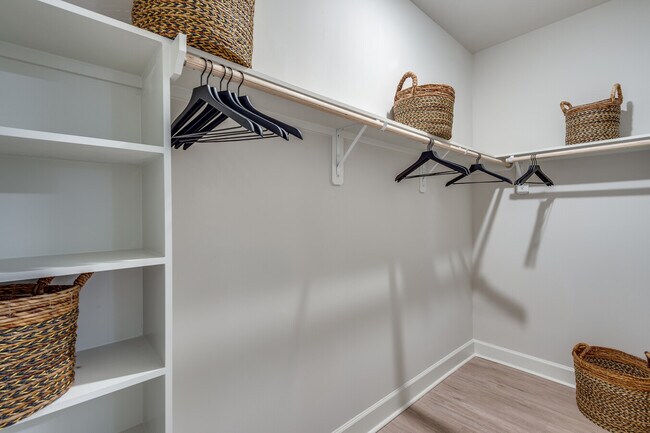 Building Photo - Montrose Area - 1 Month Free!