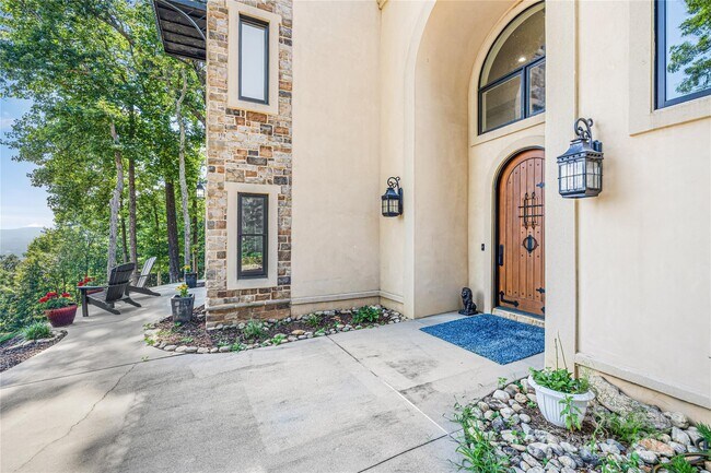 Building Photo - 49 Castle Ct