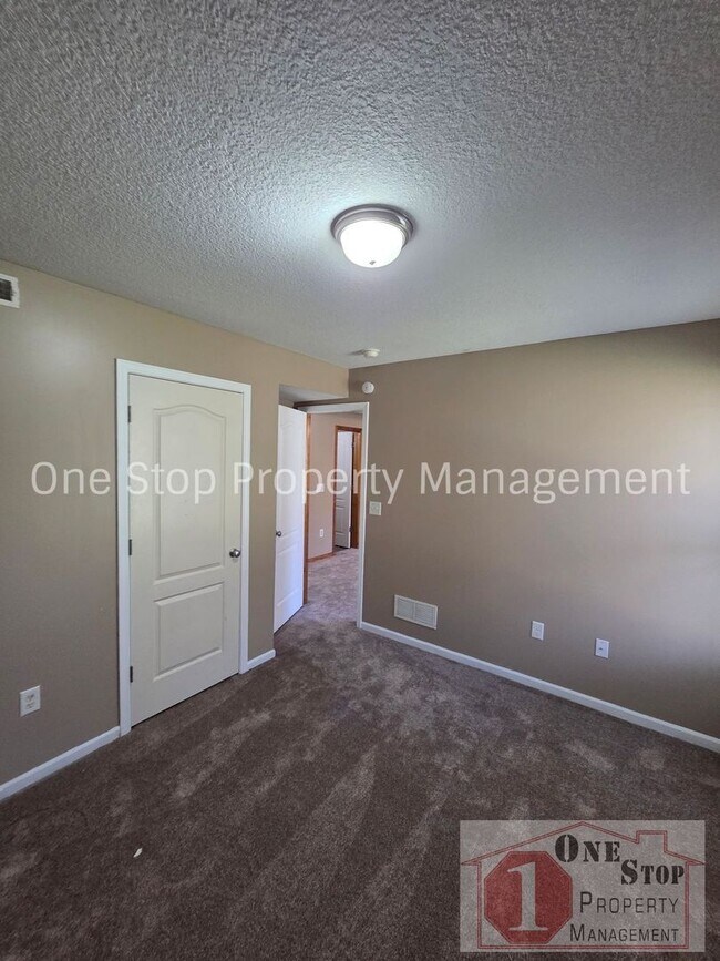 Building Photo - Beautiful 3-Bedroom 2.5 Bathroom in Independence