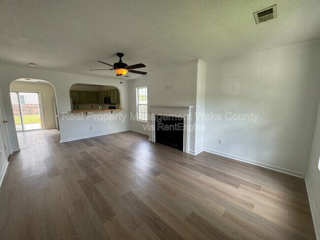 Building Photo - 2 Bellmore Ct