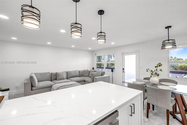 Building Photo - 3042 Harwood D