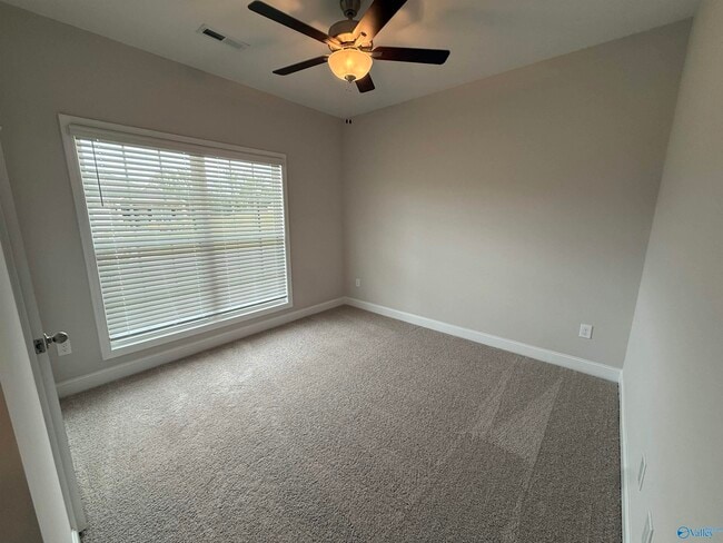 Building Photo - 158 River Pointe Dr