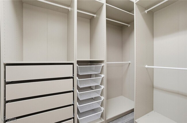 Building Photo - 692 Nathanial Ct