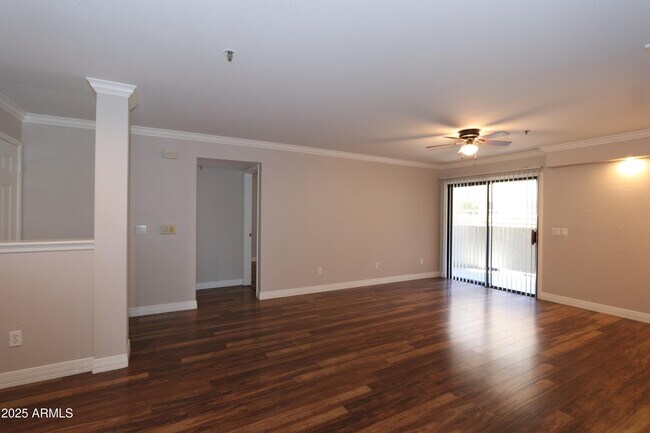 Building Photo - 2025 E Campbell Ave