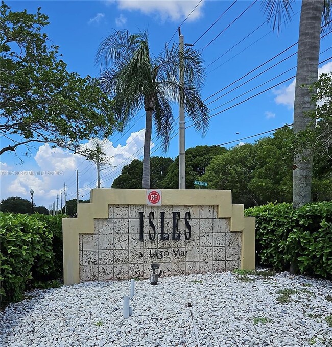 Building Photo - 731 Vista Isles Dr