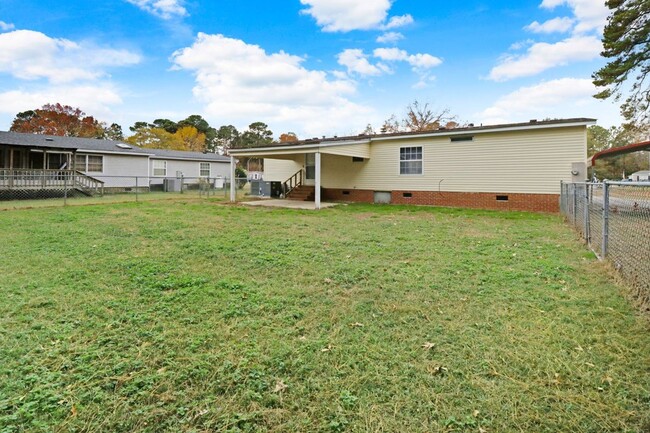 Building Photo - Fresh & Clean! 3 BR, 2 BA Home w/ Carport ...