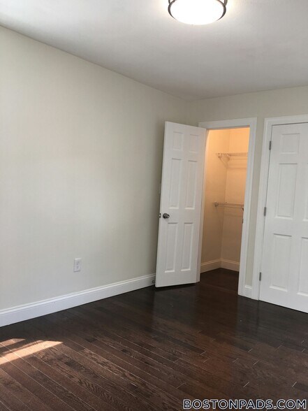 Building Photo - 130 Brooks St