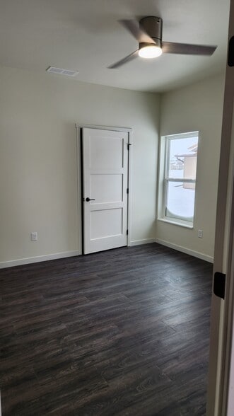 Building Photo - 812 7th St SW