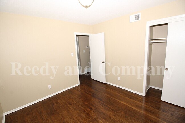 Building Photo - 1841 S Sutton Dr