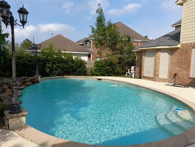 Building Photo - 1722 Parklake Village Dr