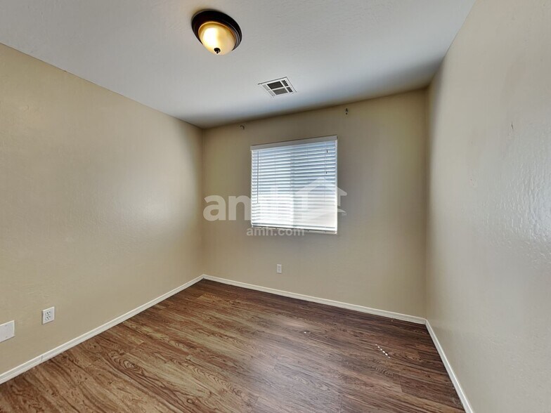 Building Photo - 3537 E Murrieta Rd