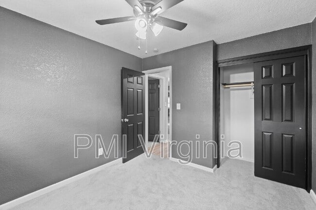 Building Photo - 1021 Mineola Dr