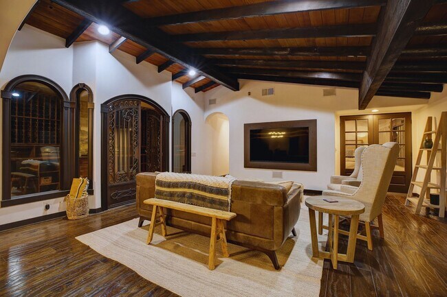 Building Photo - Fully Furnished Luxurious Spanish Mediterranean Villa in Hollywood Hills: 4-Bedroom, 2.5-Bath Ret...